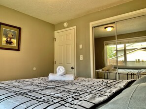 2 bedrooms, desk, iron/ironing board, free WiFi