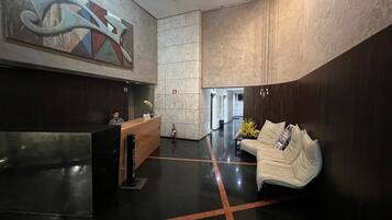 Basic Apartment | Lobby