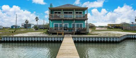 House (4 Bedrooms) | Exterior