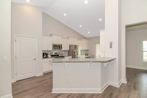 Refrigerador, microondas, horno, placa de cocina