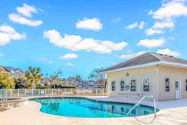 Pool & Pool House