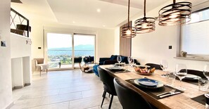 Dining - Exclusive vacation apartment near Opatija with 180° sea view and private pool. (Kastav)