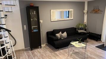 Smart-TV, Bücher, Stereoanlage