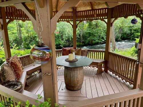 Limited Deal! Cozy Creekside Retreat • Maggie Valley • Smoky Mountains Book Now!