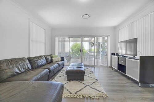 The Family Retreat - Near Mt Panorama & Racecourse