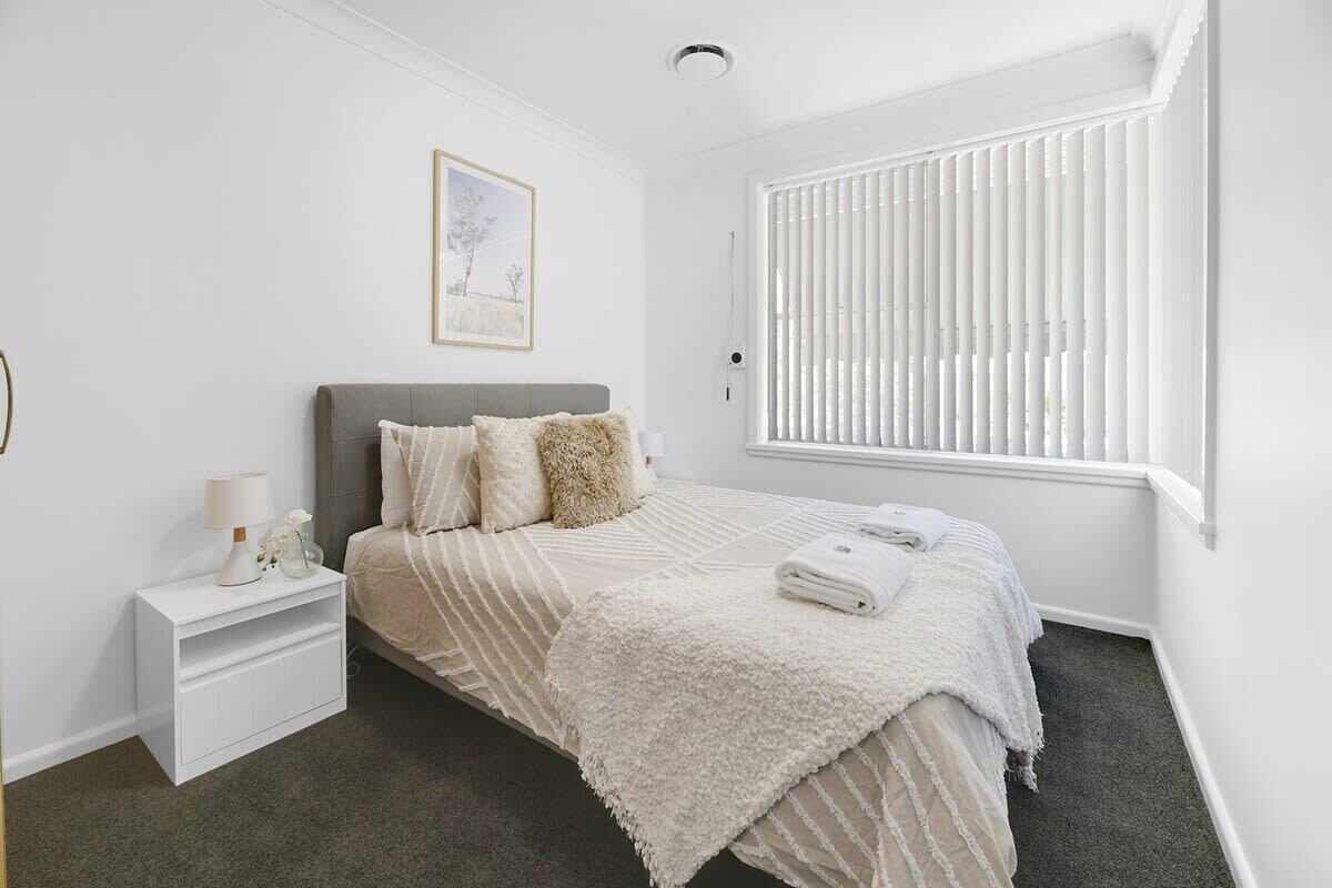 3 slaapkamers, een strijkplank/strijkijzer, reisbedje, wifi