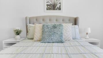 3 slaapkamers, een strijkplank/strijkijzer, reisbedje, wifi