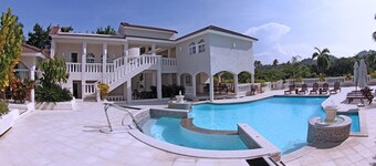 Luxury Villas - Mandatory All-Inclusive