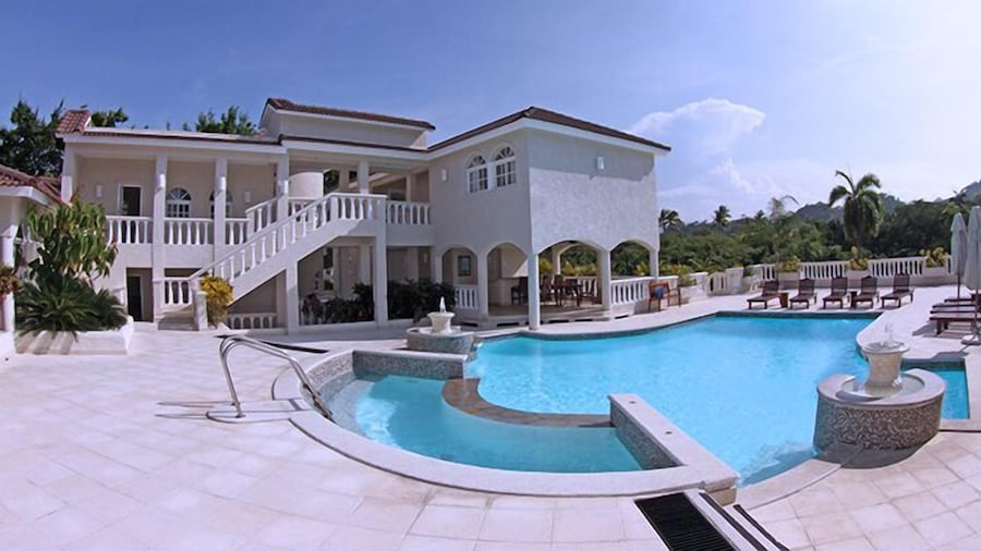 Luxury Villas - Mandatory All-Inclusive