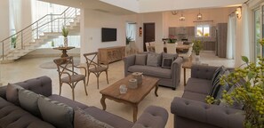 Luxury Villa, 6 Bedrooms | Living area