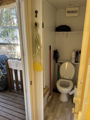 Bathroom - 4 berth mobile home rental in 3 star campsite (Le Castellet)