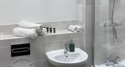 Brand New One Bed Luxury Flat No Parties No Events