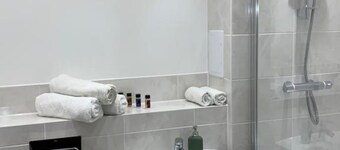 Brand New One Bed Luxury Flat No Parties No Events