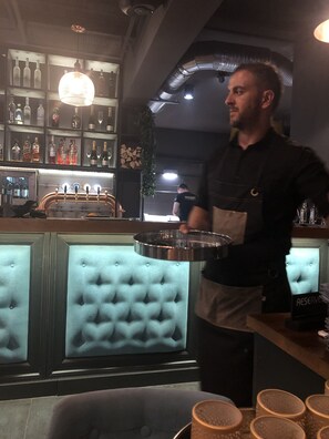 Bar (in der Unterkunft)