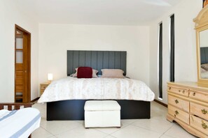 3 bedrooms, desk, iron/ironing board, WiFi - Agave House Pool and BBQ (Zapopan)