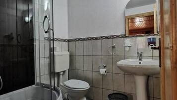 Deluxe Room, Berbilang Katil, Non Smoking, Balcony | Bilik Mandi