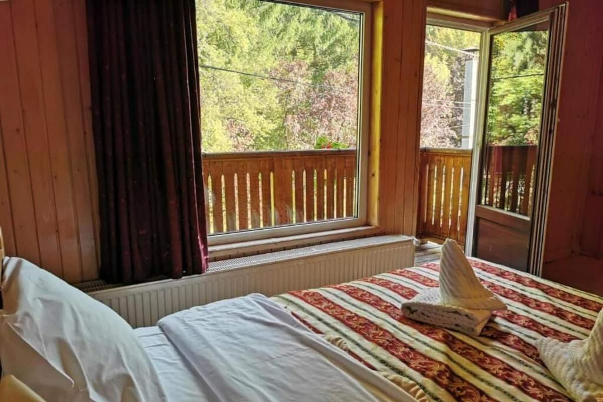 Business kamer, 1 queensize bed, niet-roken, balkon | 1 slaapkamer, gratis wifi