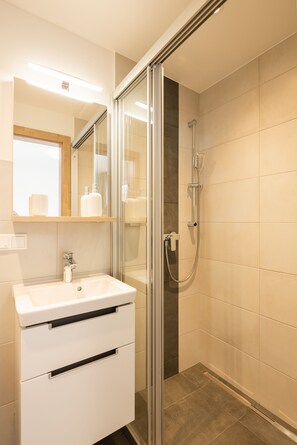 Bathroom - Quiet family apartment with 74m2 in Sauerfeld in Salzburg's Lungau region (Sauerfeld)