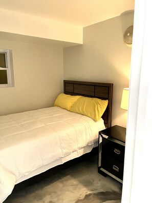 2 bedrooms, in-room safe, desk, iron/ironing board