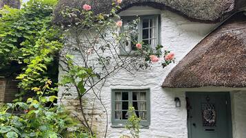 Cottage | Exterior detail
