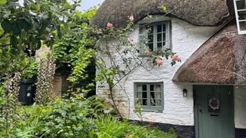 Cottage | Exterior detail