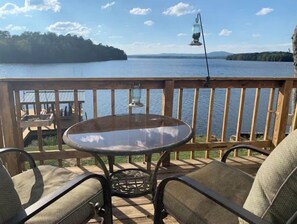 Outdoor dining - Lake house with million dollar view & hot tub (Perryville)