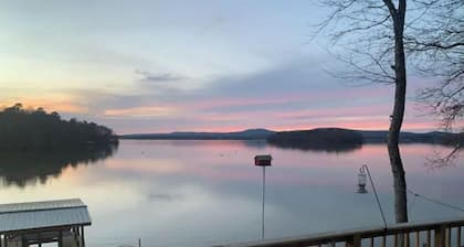 Lake house with million dollar view & hot tub