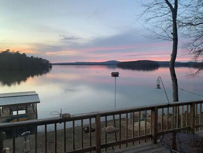 Lake house with million dollar view & hot tub
