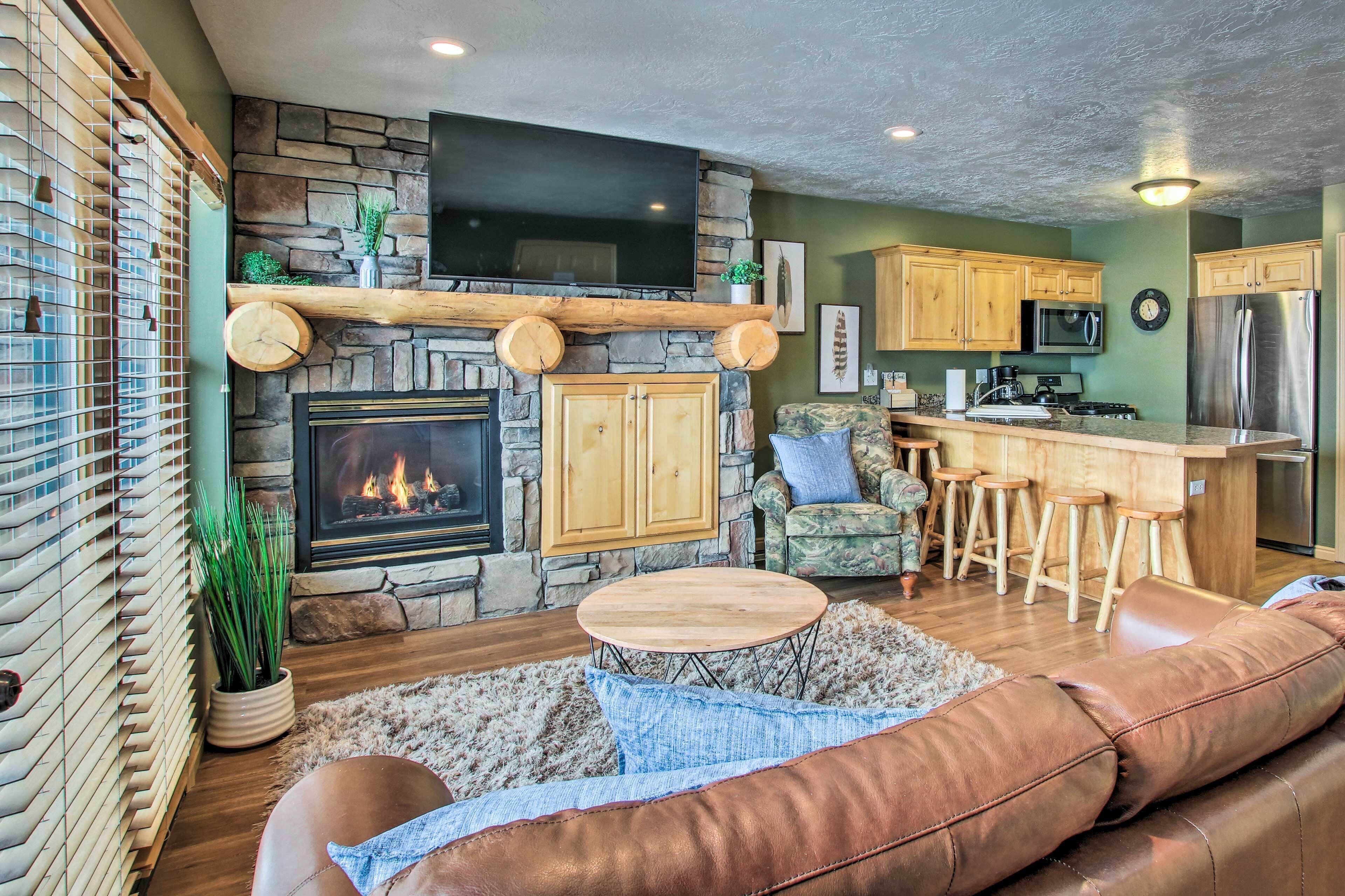 TV, fireplace