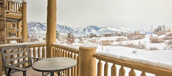 Cozy Eden Condo w/ Mtn Views in Wolf Creek Resort!