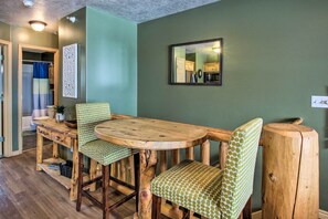 Dining - Cozy Eden Condo w/ Mtn Views in Wolf Creek Resort! (Eden)