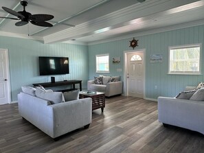 Smart TV - Newly renovated home with Kayaks + Pool (Spanish Wells)