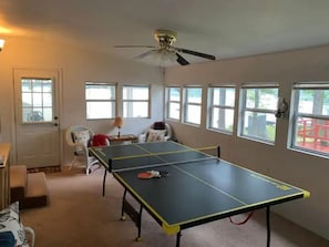 Game room - Lake house with spectacular view (Perryville)