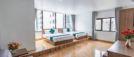 ห้องพาโนรามิกสำหรับสี่ท่าน | เครื่องนอนระดับพรีเมียม, มินิบาร์, โต๊ะทำงาน, พื้นที่ทำงานแบบใช้แล็ปท็อป