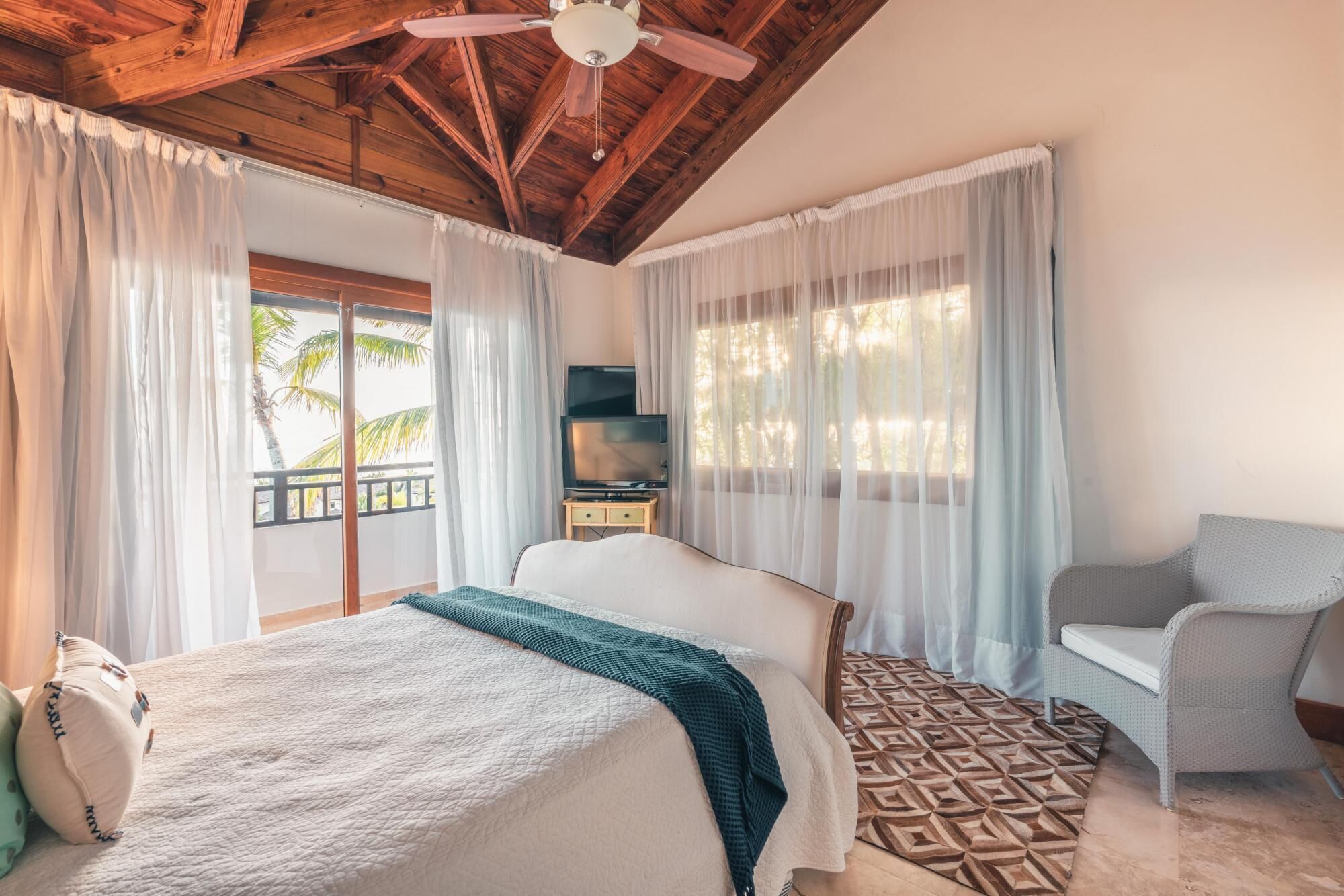 Photo - Charming villa with ocean view in Puerto Bahia