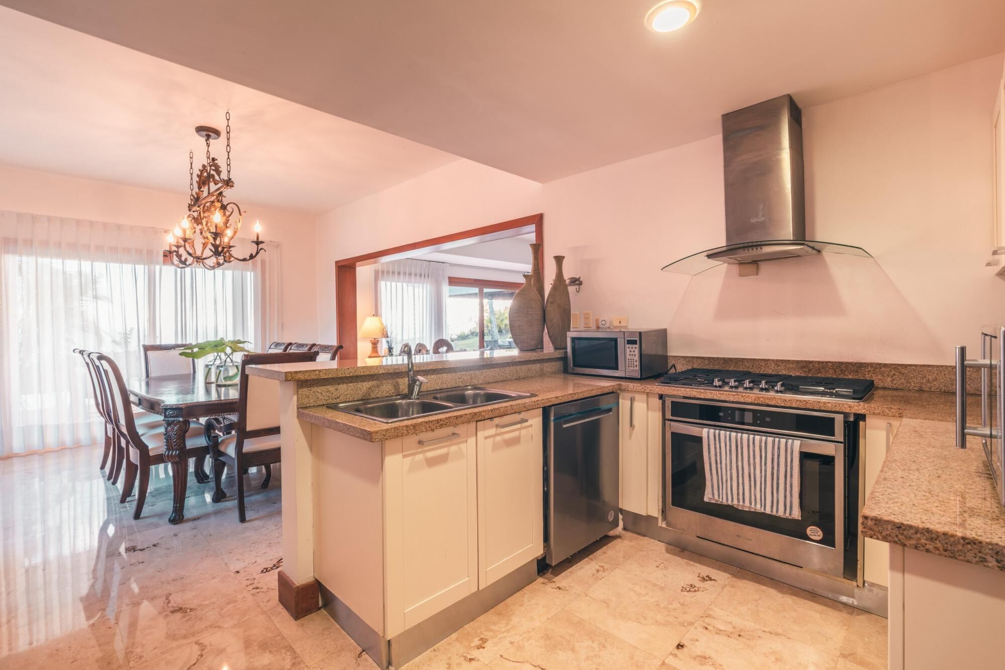 Photo - Charming villa with ocean view in Puerto Bahia