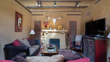 House (3 Bedrooms) | Front of property