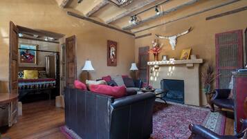 House (3 Bedrooms) | Property amenity