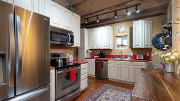 House (3 Bedrooms) | Property amenity