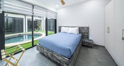 350m to Beach - Guitar-shaped Pool Kitchen - BBQ Casa Guitarra