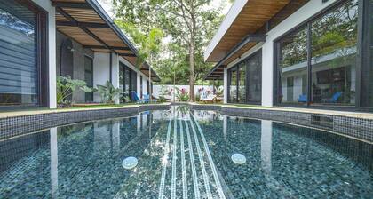 350m to Beach - Guitar-shaped Pool Kitchen - BBQ Casa Guitarra