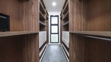 House | 4 bilik tidur