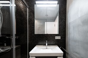 Bathroom - Lux 1BR: King Bed, Balcony, Near City Center (Luxembourg City)
