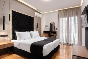 3 camere, una cassaforte in camera, una scrivania, ferro/asse da stiro