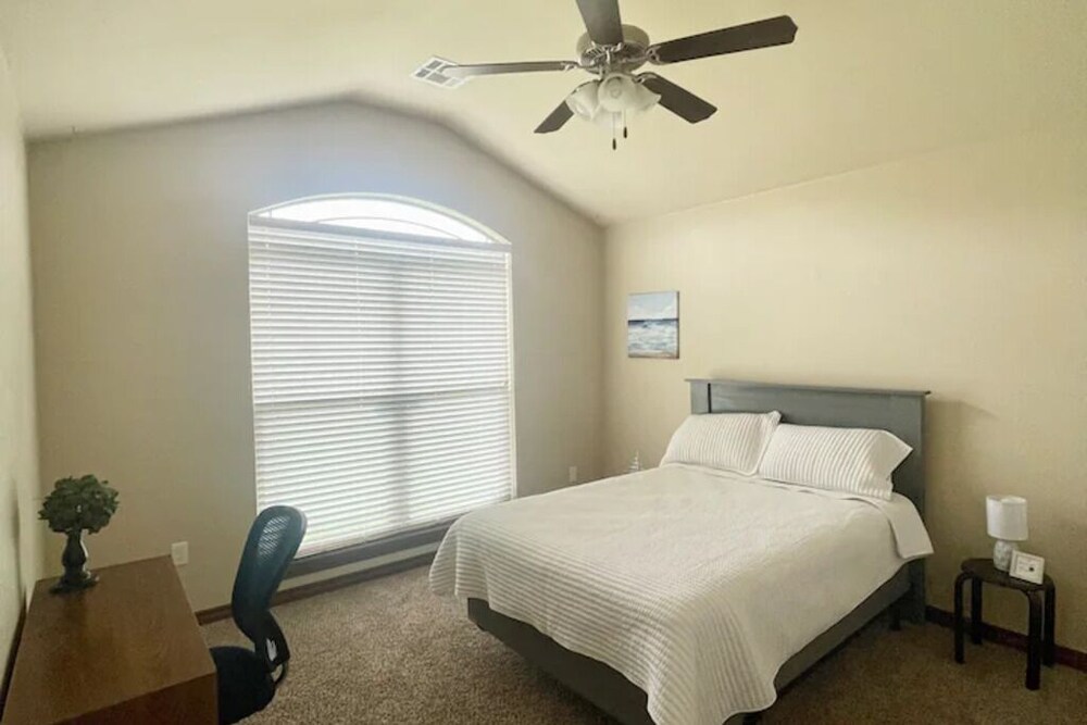 Large 4bed 3bath Lawton/Ft Sill home! Lawton Vrbo