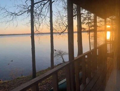 Lake house, amazing view, hot tub