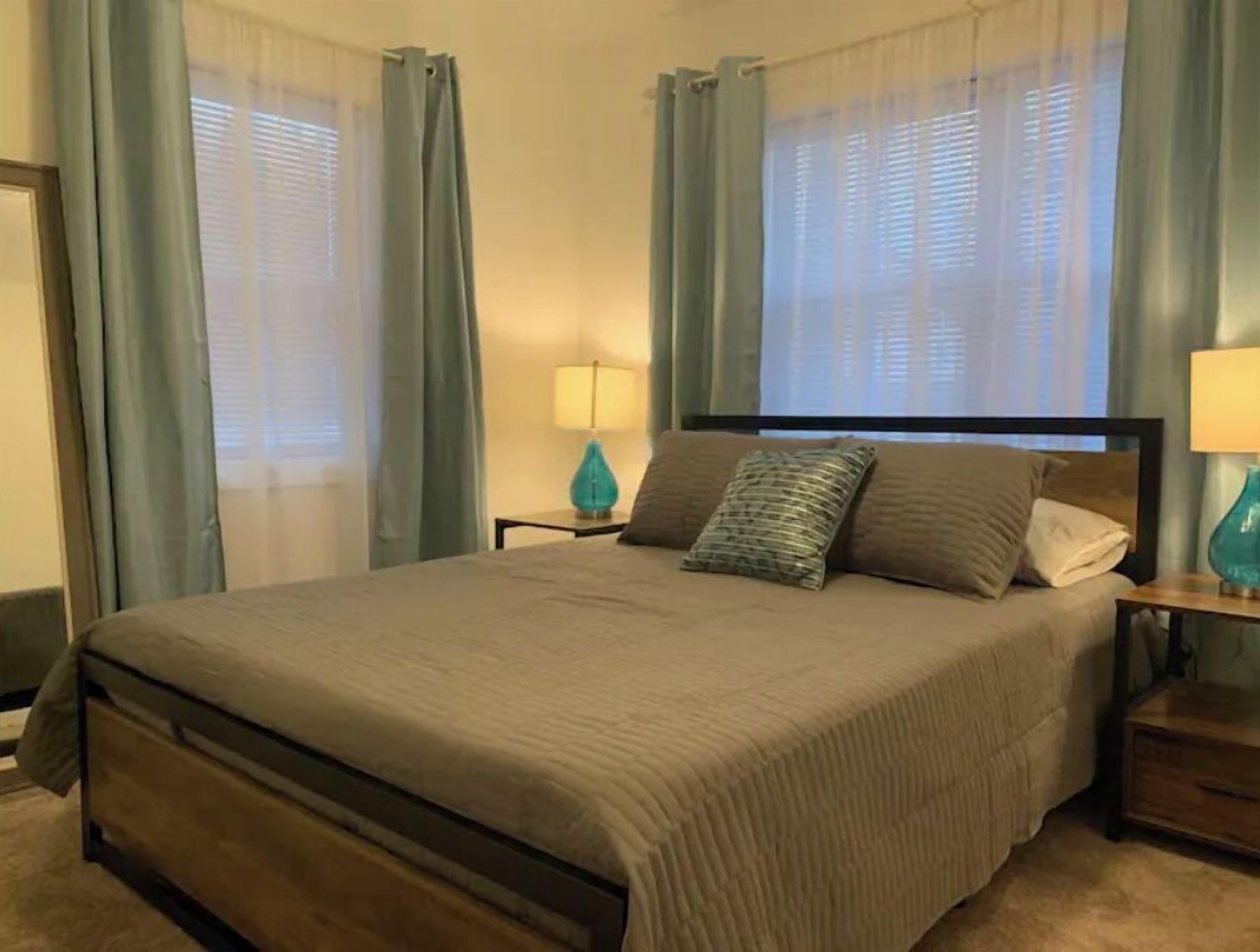 2 bedrooms, desk, free WiFi, bed sheets