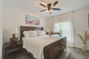 3 Schlafzimmer, Schreibtisch, Bügeleisen/Bügelbrett, Reisekinderbett