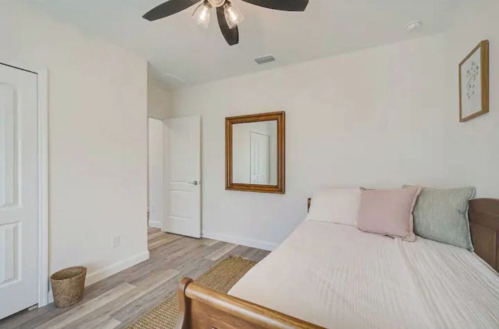 3 Schlafzimmer, Schreibtisch, Bügeleisen/Bügelbrett, Reisekinderbett