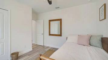 3 bedrooms, desk, iron/ironing board, travel cot